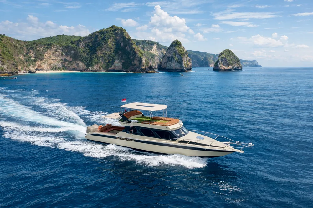 Shared Premium Yacht Tour 6